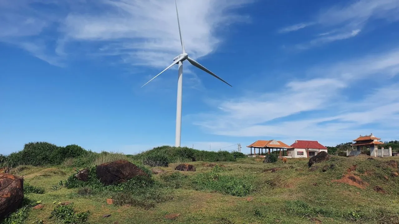 Nhà máy phong điện Phú Quý với 3 tuabin, tổng công suất 6 MW