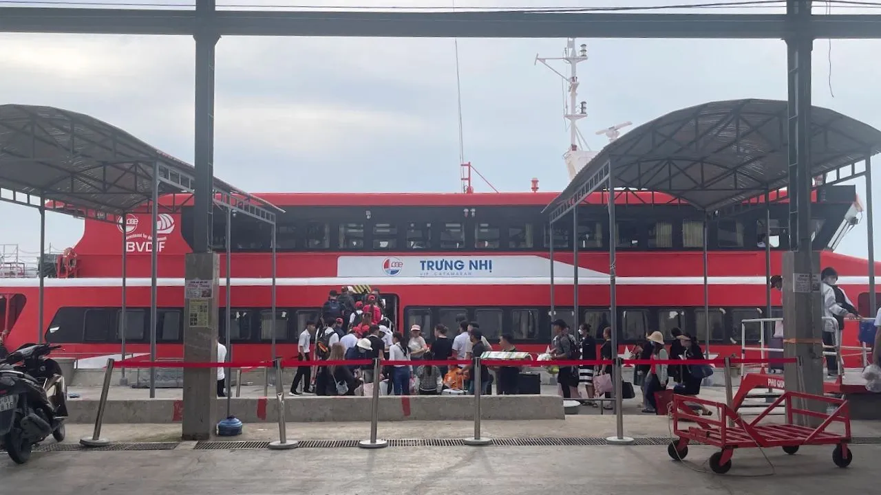 Tàu cao tốc Phú Quốc Express từ cảng Trần Đề đi Côn Đảo
