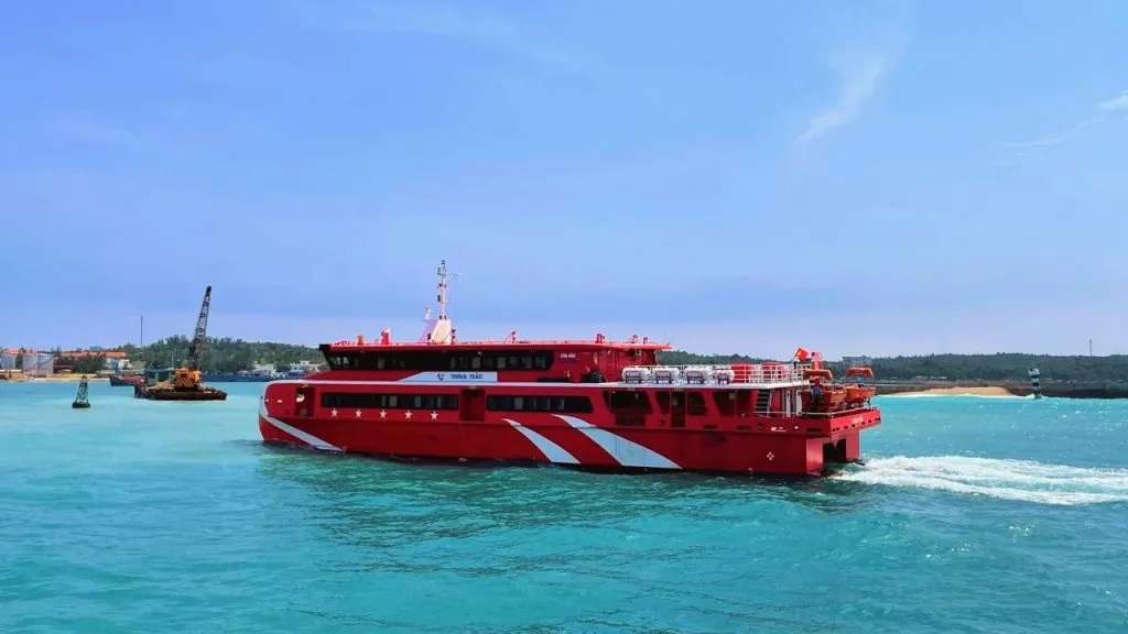 High-speed boat sails Phú Quý through the waves on the blue sea