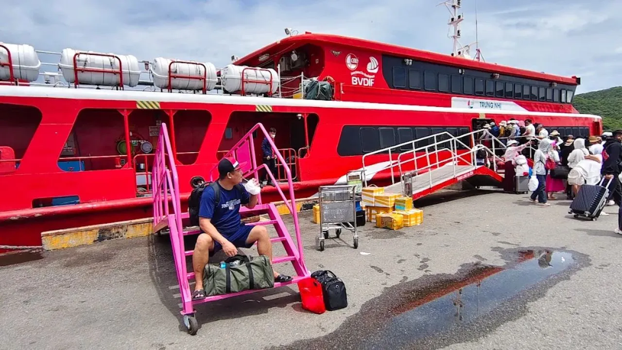 Tàu Phú Quốc Express tuyến Trần Đề - Côn Đảo