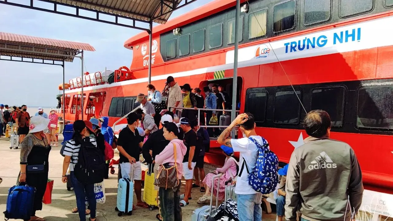 Tàu Trưng Nhị tuyến Trần Đề - Côn Đảo